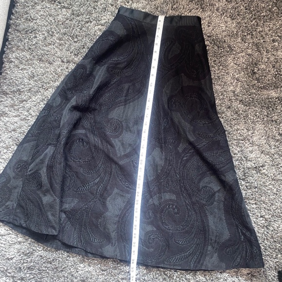 H&M Black High Waisted A-Line Floral Textured Skirt - Picture 3 of 7